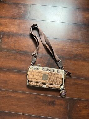 Brown Croc-Textured Crossbody Bag with Adjustable Strap